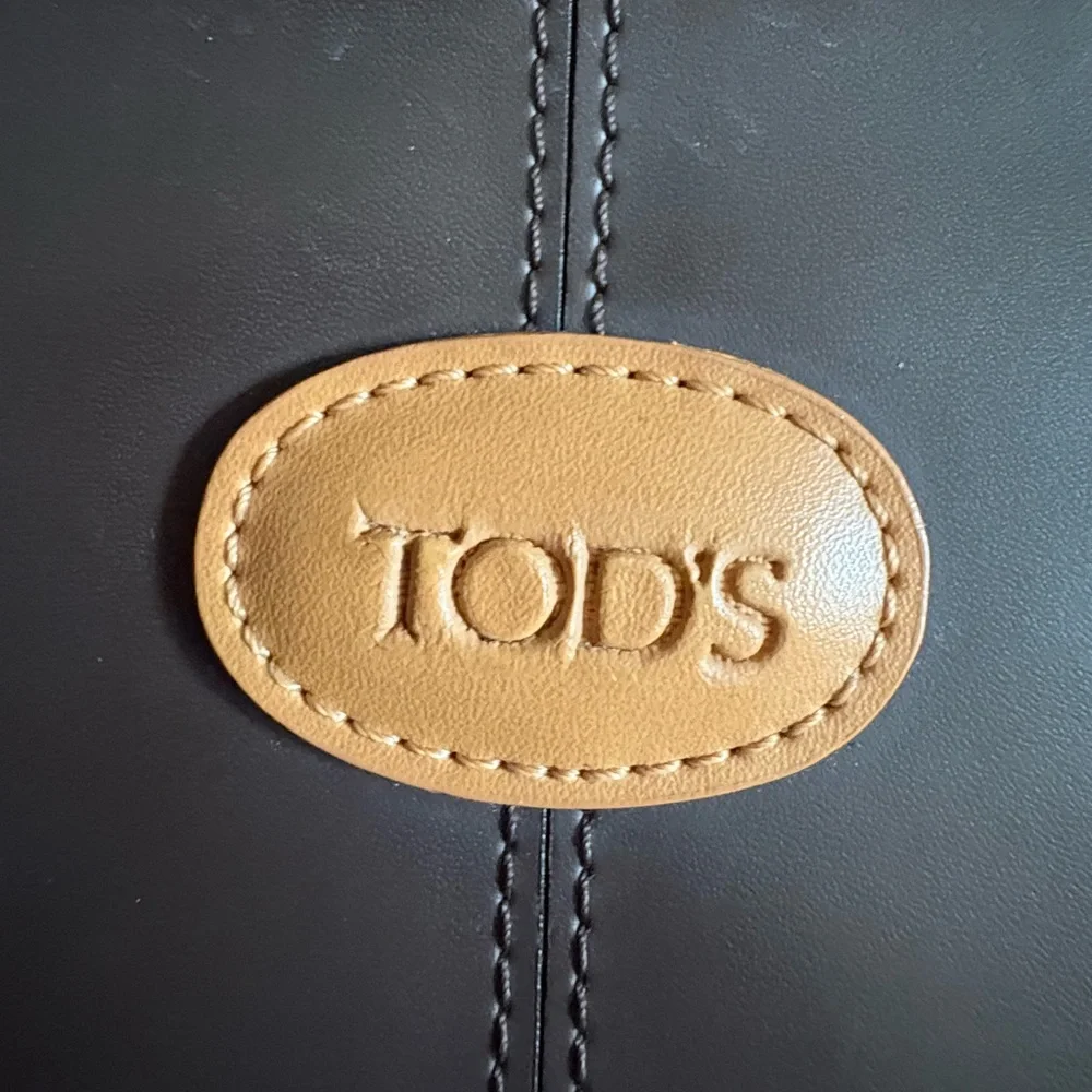 Tod's Dark Brown and Tan Shoulder Bag - Picture 2 of 5